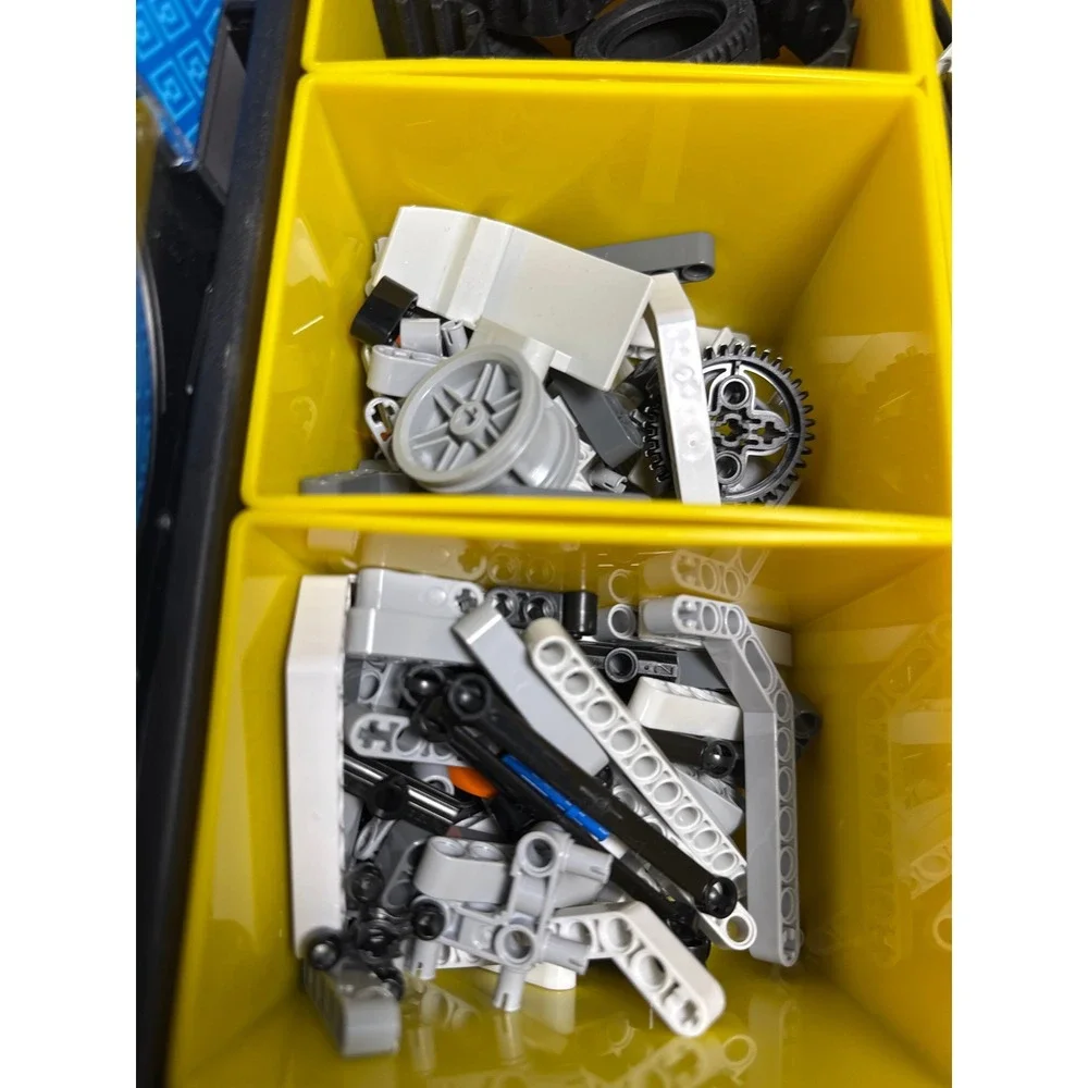 LEGO Mindstorms NXT 2.0 8547 Robot Set w/ NXT Brick Manual Disc Case Powers On